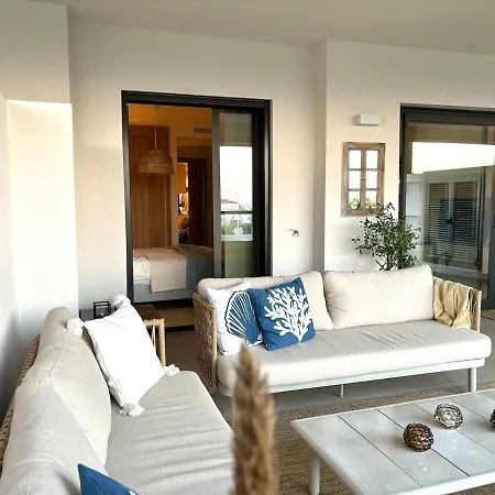 Coastal Elegance Retreat Apartment